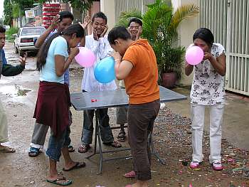 A balloon popping contest
