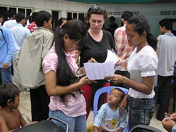 Stephanie helps two participants